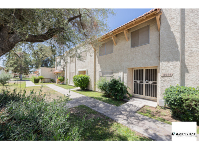 Building Photo - Beautiful Phoenix 3/2.5 Townhouse - Prime ...