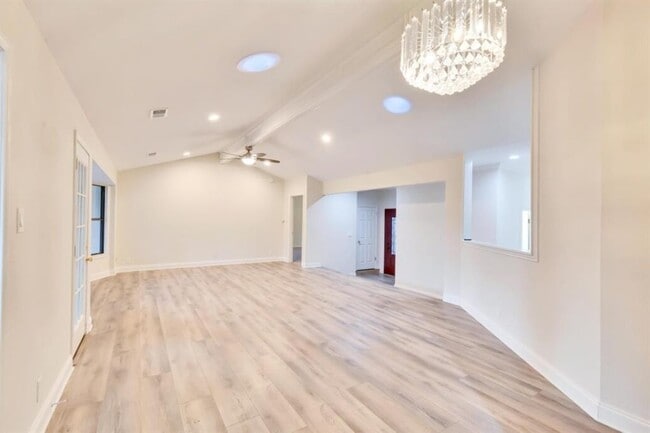 Foto del edificio - 2120 Wychwood Dr