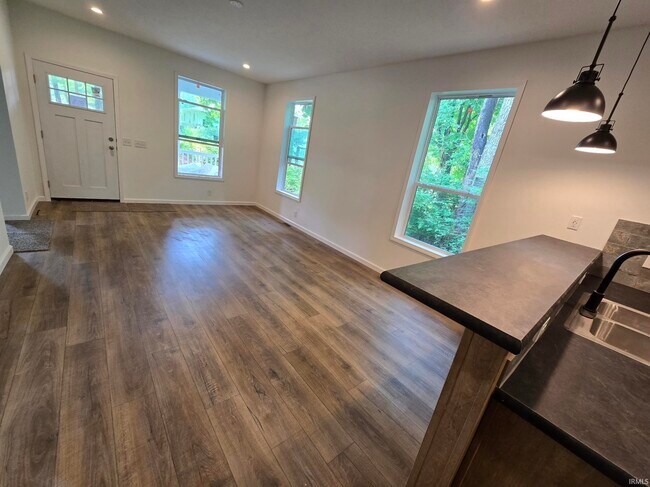 Foto del edificio - 2403 N Headley Rd