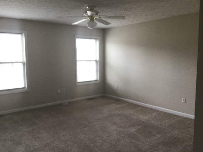 Large living/tv room on 2nd floor - 214 Shamrock Ln