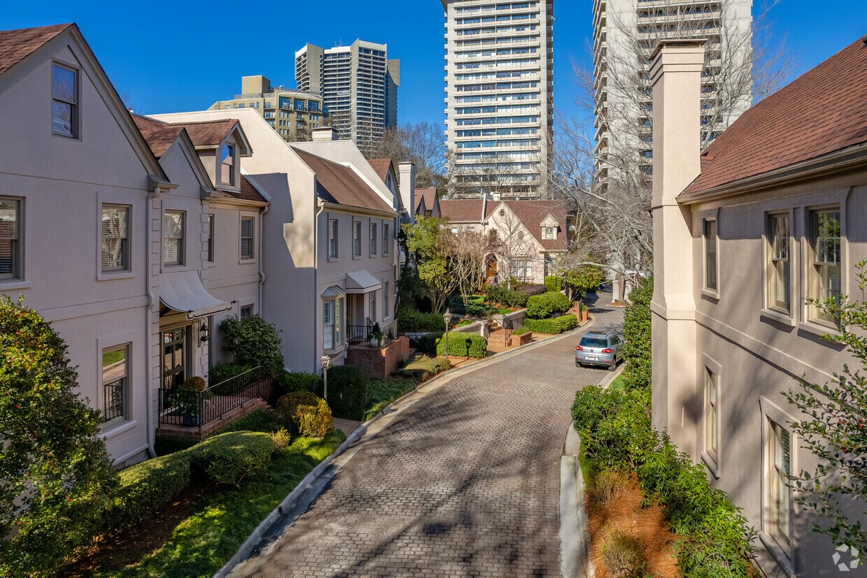 Primary Photo - Gate Condominium