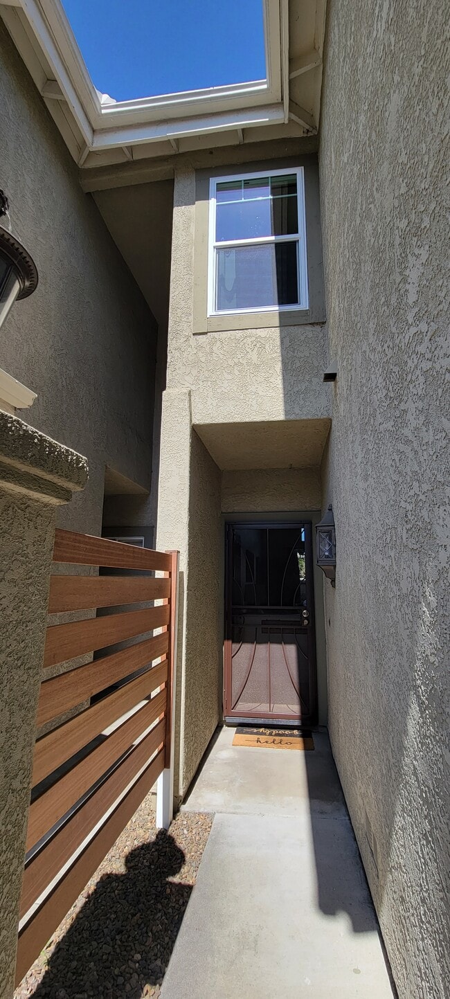 Building Photo - 3636 Ruette de Ville