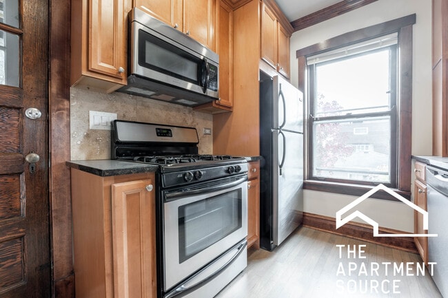 Building Photo - 1713 W Belle Plaine Ave