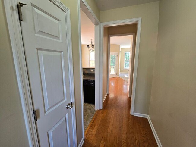 Building Photo - 617 Woodson Dr