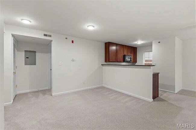 Foto del edificio - 10200 Spring Creek Ln