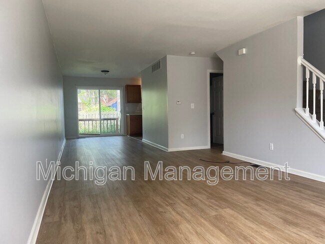 Building Photo - 15487 Meyers Rd