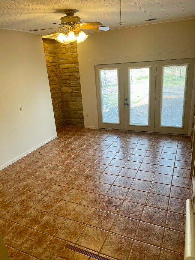 Foto del edificio - 1128 Clayton Dr