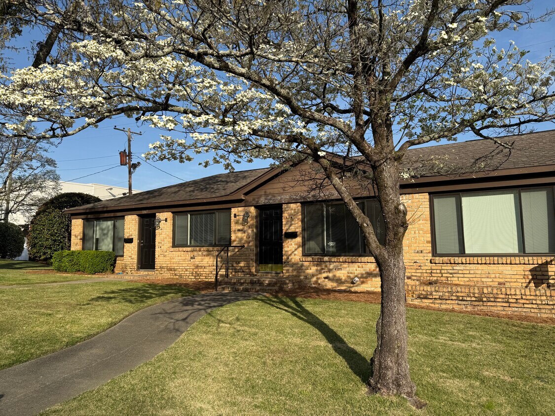 Foto principal - 1877 Montclaire Ln