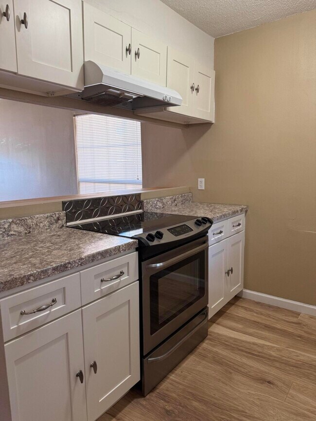 Foto del edificio - 607 W Sunset Blvd