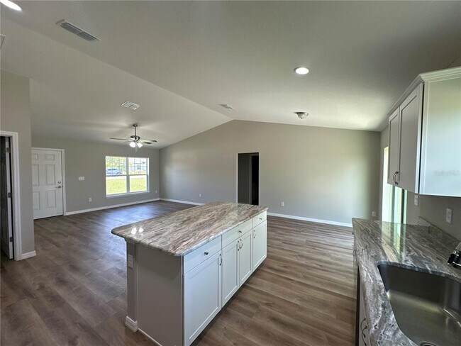 Building Photo - 115 Juniper Run