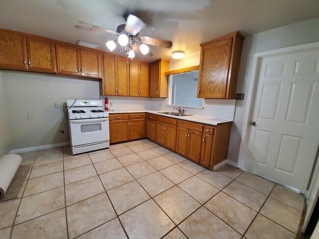 Foto del edificio - 1415 De Witt Ave