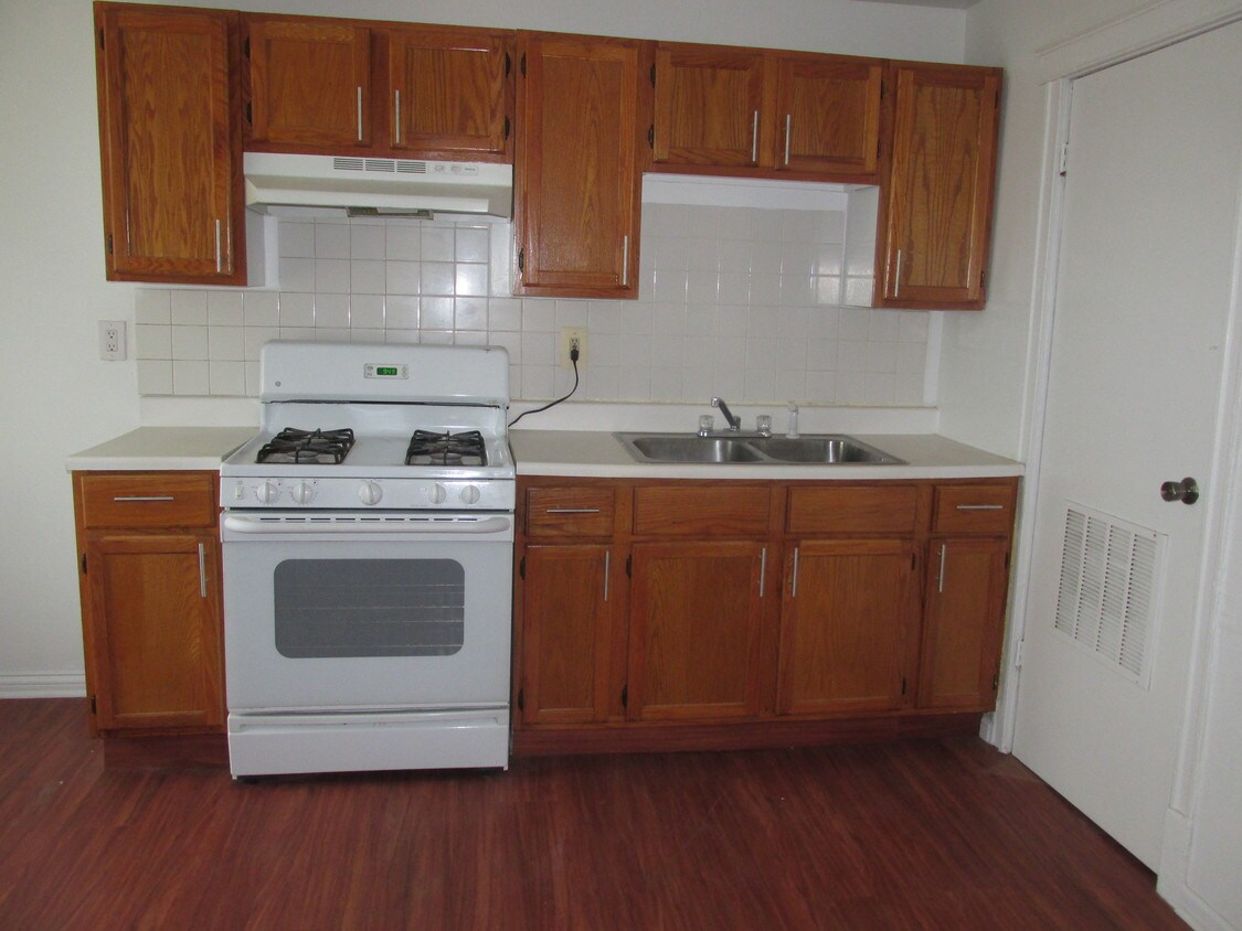 Primary Photo - 6615 S Greenwood Ave