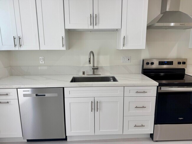 Building Photo - 47965 Oasis Ct