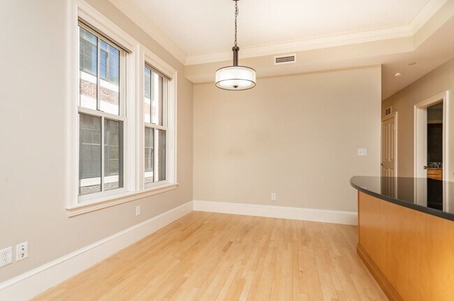 Foto del edificio - 70 E Brookline St