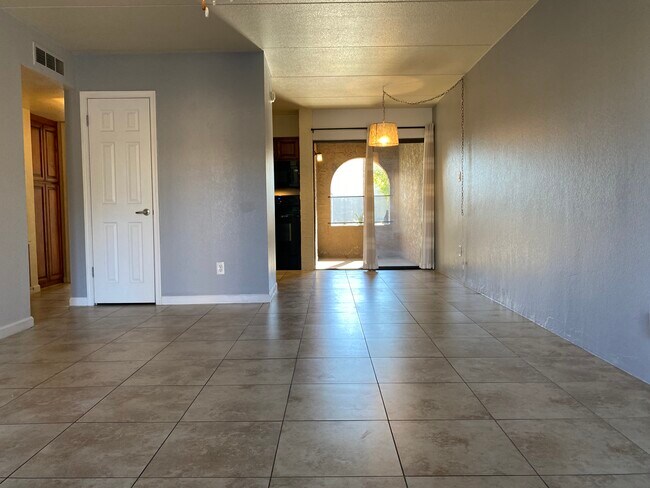 Building Photo - 7110 E Continental Dr