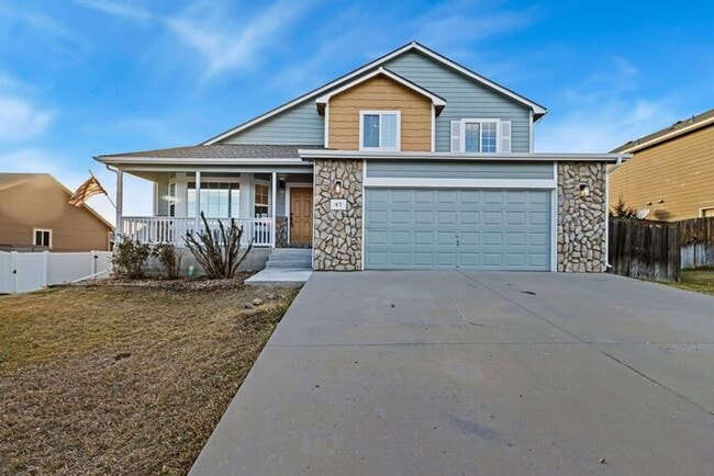 Building Photo - Beautifully Updated 2 Bed, 1.5 Bath House