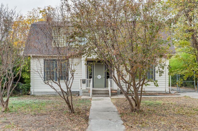 Foto del edificio - BEACON HILL 3-BEDROOM WITH DETACHED CASITA