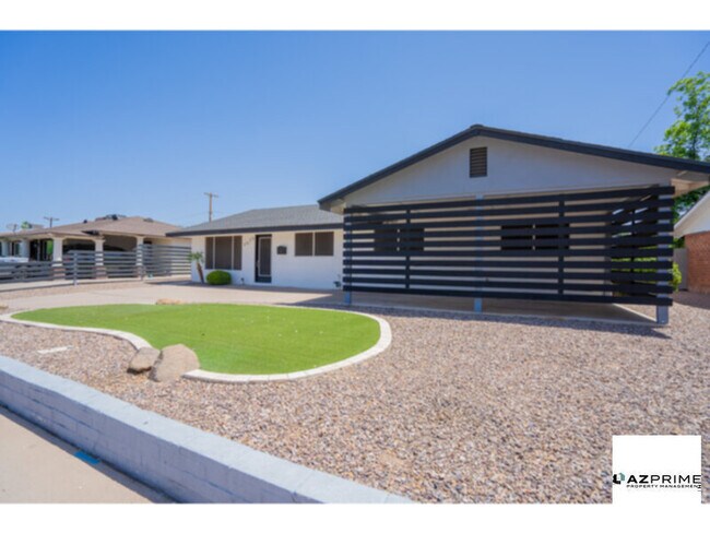 Foto del edificio - Modern 4/2 Scottsdale Home - Pool &amp; Putting Green!