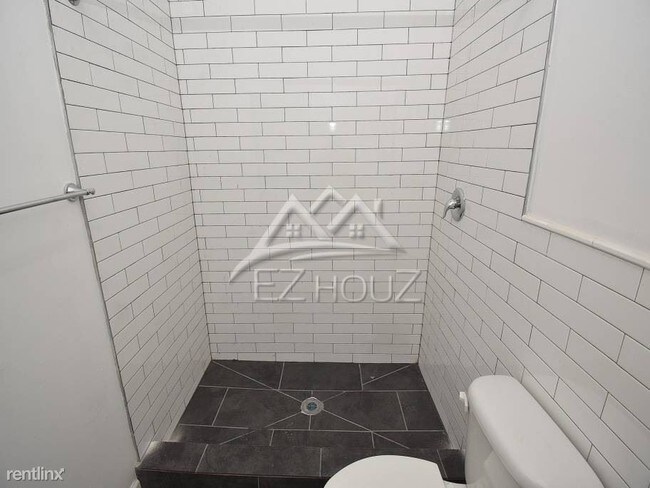 Building Photo - Studio, 1 bath Apartment - 7 N Carey St,1