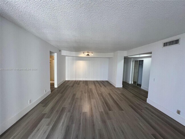 Building Photo - 3610 Yacht Club Dr