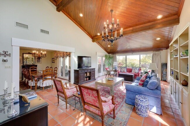 Building Photo - 402 Oak Ridge Dr