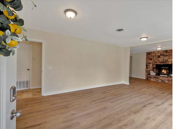 Building Photo - 1016 Duren St