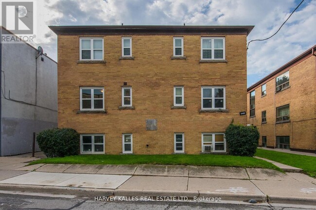 Building Photo - 2905 St Clair Ave E