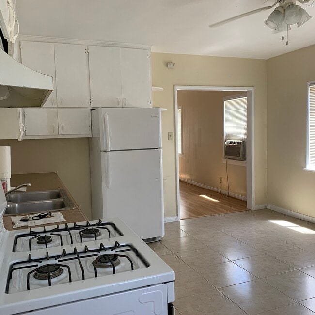 Building Photo - 14116 Sylvan St