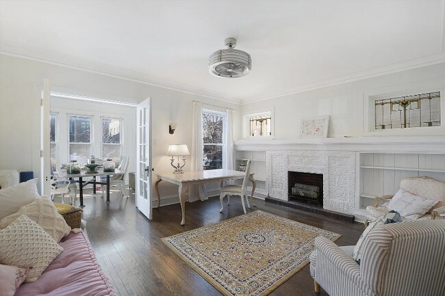 Photo - 6429 N Wayne Ave Apartment