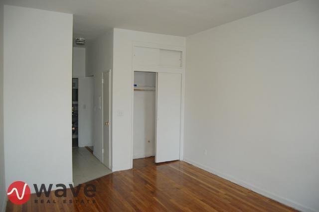 Building Photo - 412 E 83rd St