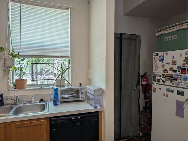 Foto del edificio - Kensington South 2-2.5 Condo