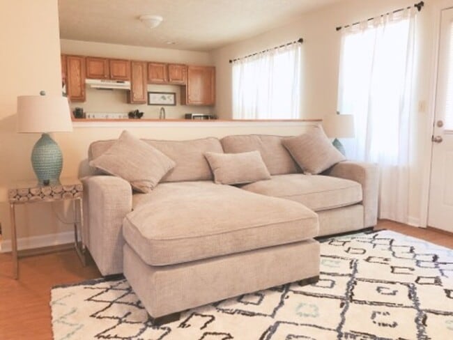 Foto del edificio - Fully Furnished and Stocked Monthly Rental