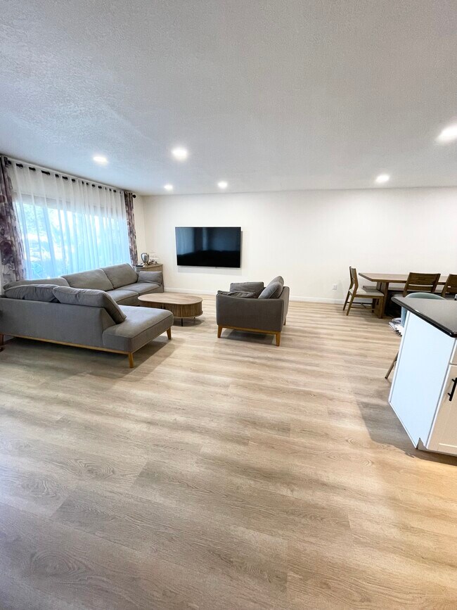 Foto del edificio - 12583 Tibbetts St