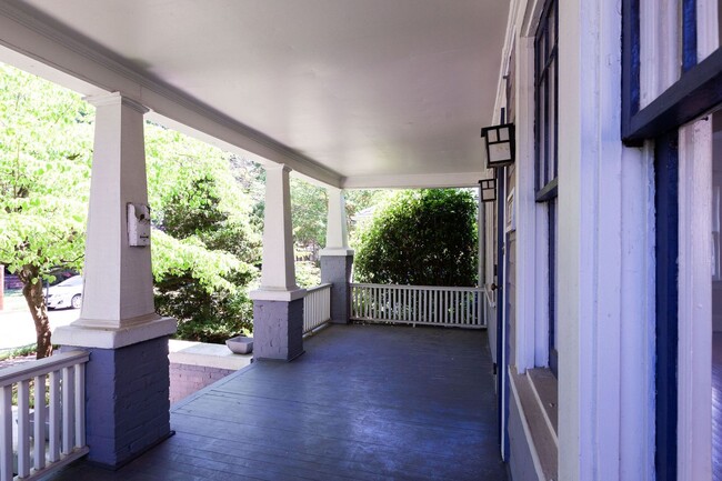 Building Photo - Gorgeous 3 Bedroom Historic Home Located i...