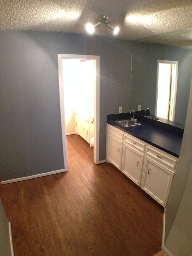 Building Photo - Two Story Condo In Whisperwood Located Nea...