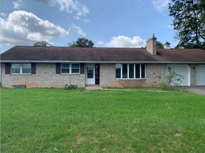 Building Photo - 2355 Wayne Rd