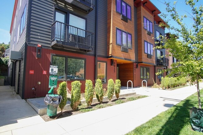 John's Landing: Top Floor Modern 2 Bdr w/ W&D + AC! - John's Landing: Top Floor Modern 2 Bdr w/ W&D + AC! Apartment