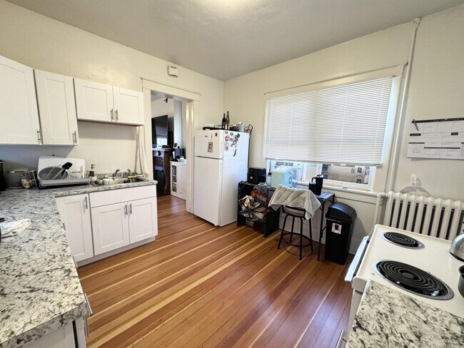 Foto del edificio - 145 W 200 S St