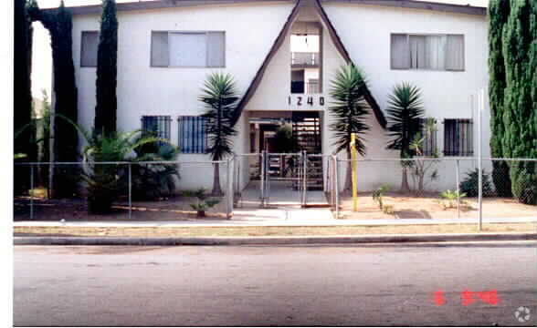 Primary Photo - 1240 W 102nd St