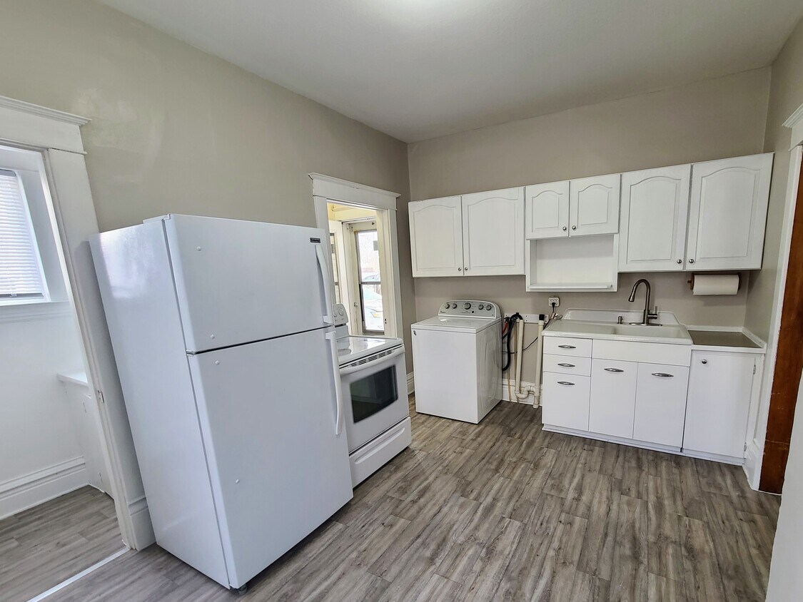 302 W Elm St, Chippewa Falls, WI 54729 302 W Elm St Chippewa Falls, WI Apartments for Rent