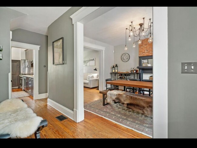 Building Photo - 3 Bedroom Single Family Home in Columbus