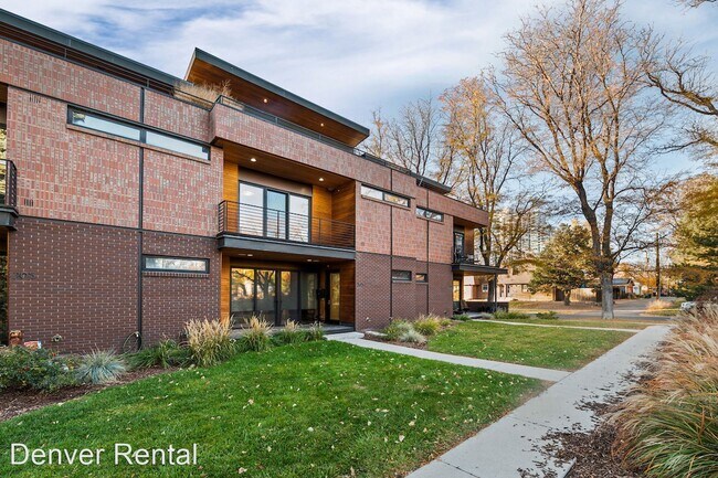 Building Photo - 4 br, 3.5 bath House - 203 S Marion Parkway