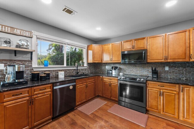 Building Photo - Welcome to your dream rental in Chesapeake!