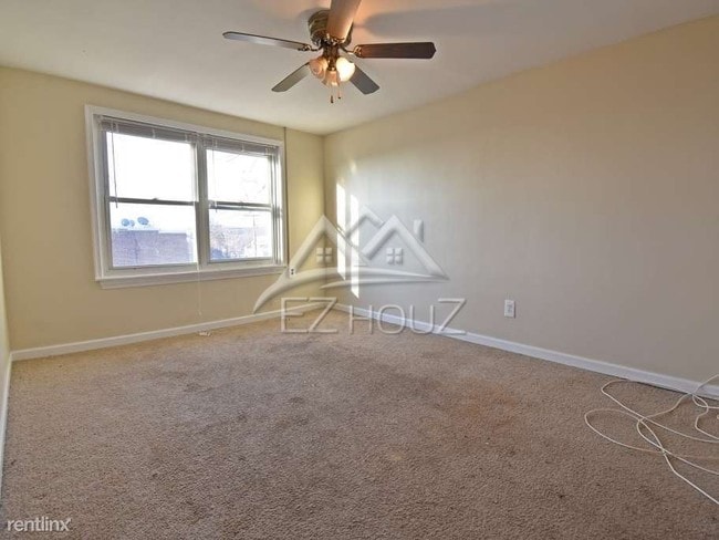 2 Br 1 Bath Duplex 1031 Elton Ave B Townhouse For Rent In Primary Photo 2 Br 1 Bath Duplex 1031 Elton Ave B