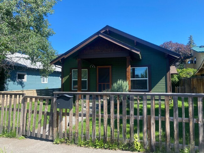 Foto del edificio - Adorable 3 bed/ 1 bath Home Desirably Loca...