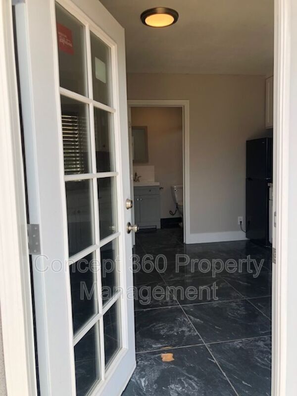 Foto del edificio - 318 E Heath Ln