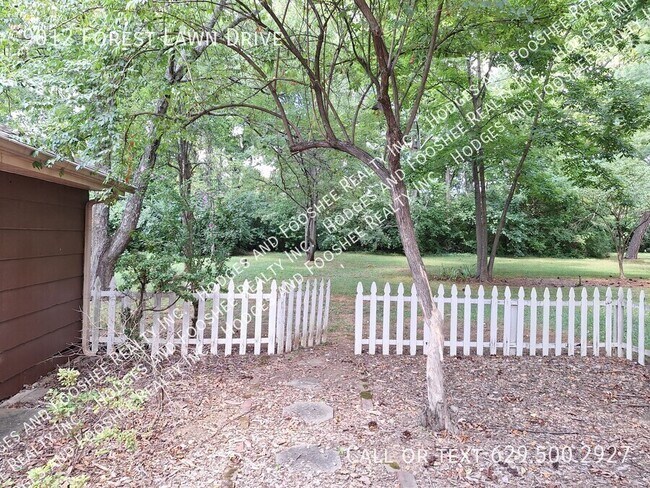 Foto del edificio - 9012 Forest Lawn Dr