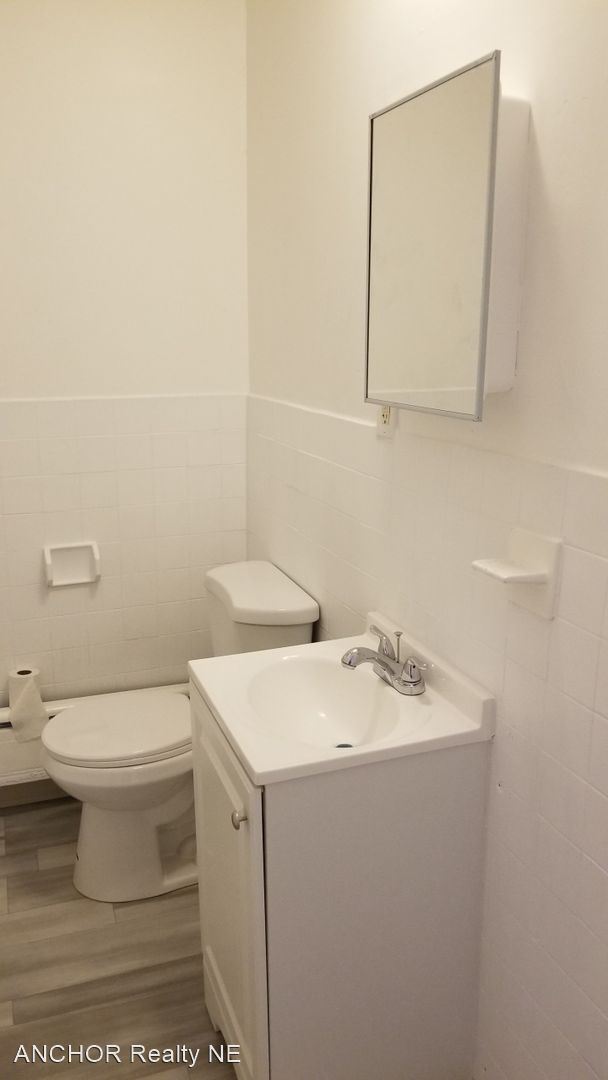 Building Photo - 3 br, 1 bath House - 729 W Wellens St.