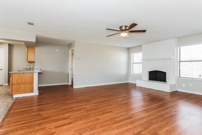 Foto del edificio - 3713 Longstraw Dr