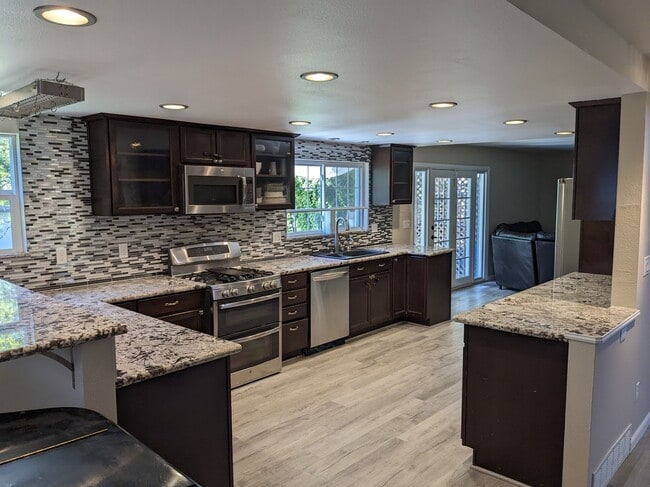 Building Photo - 3823 S Midsummer Ln